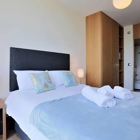 Apartment Sunny Large 2 Bedroom Apt, With Golf Course Views. *