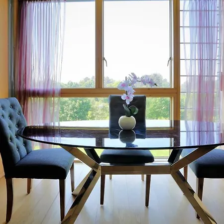 Sunny Large 2 Bedroom Apt, With Golf Course Views. Dublin