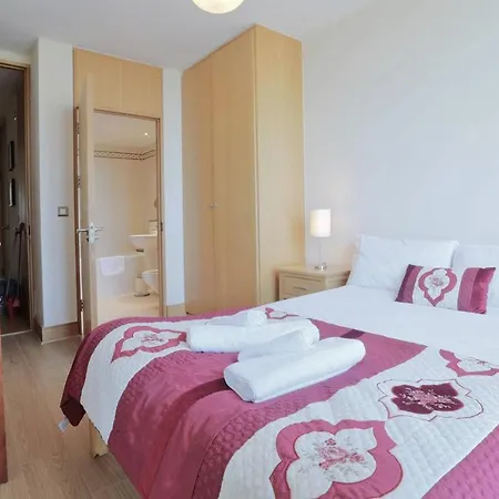 Sunny Large 2 Bedroom Apt, With Golf Course Views. *